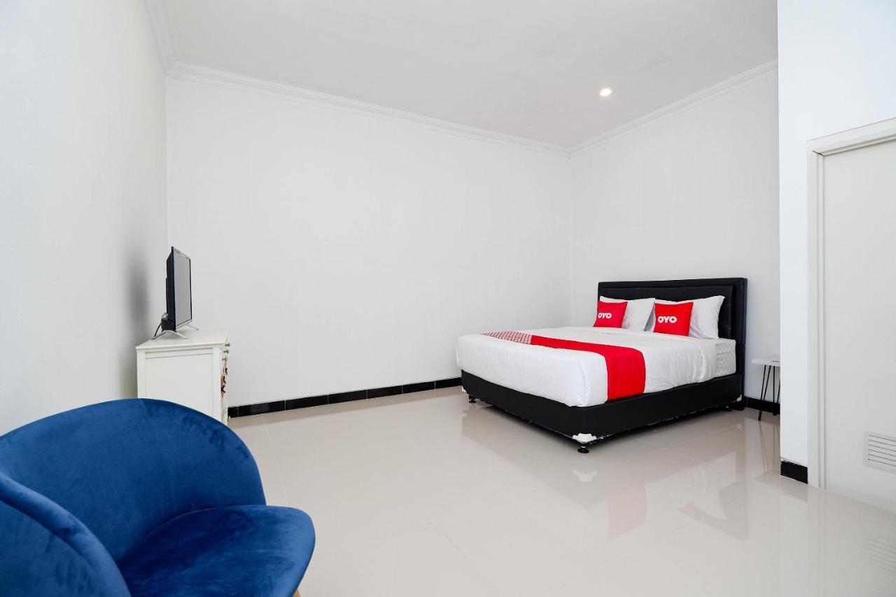 Oyo 1611 Four D'Home Surakarta  Bagian luar foto