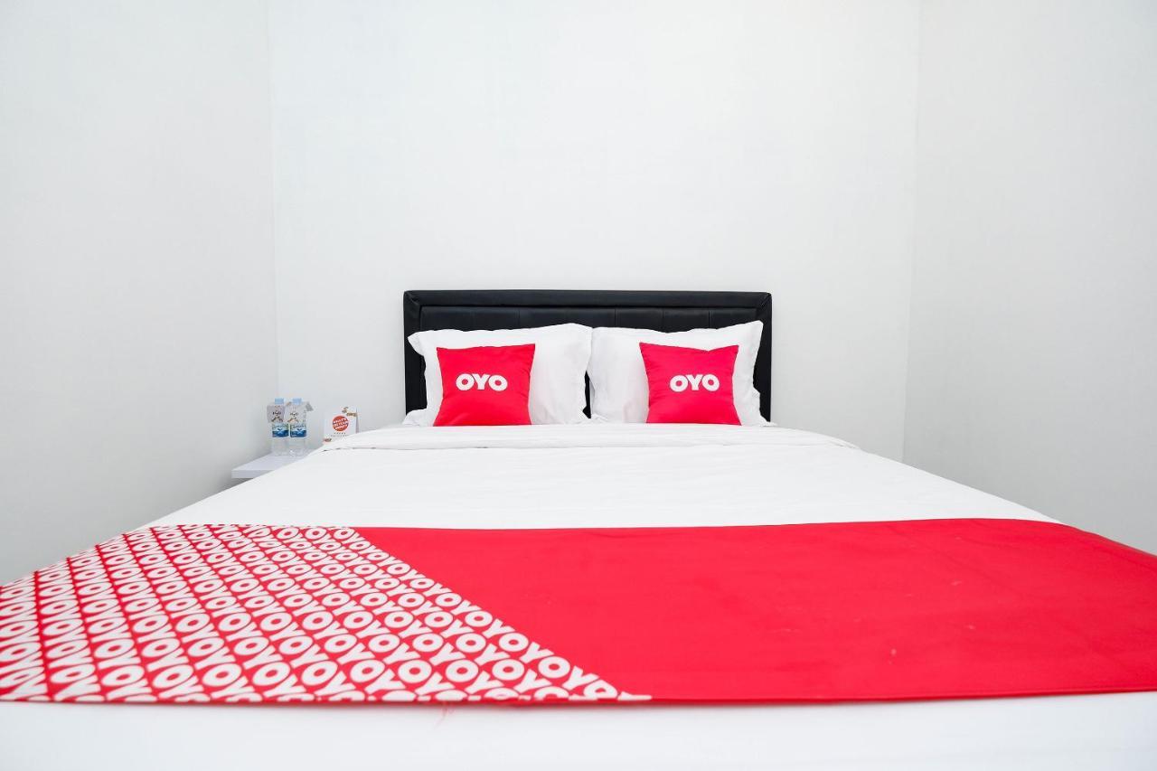 Oyo 1611 Four D'Home Surakarta  Bagian luar foto
