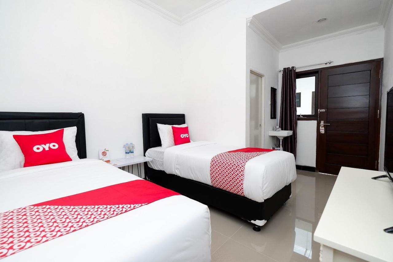 Oyo 1611 Four D'Home Surakarta  Bagian luar foto