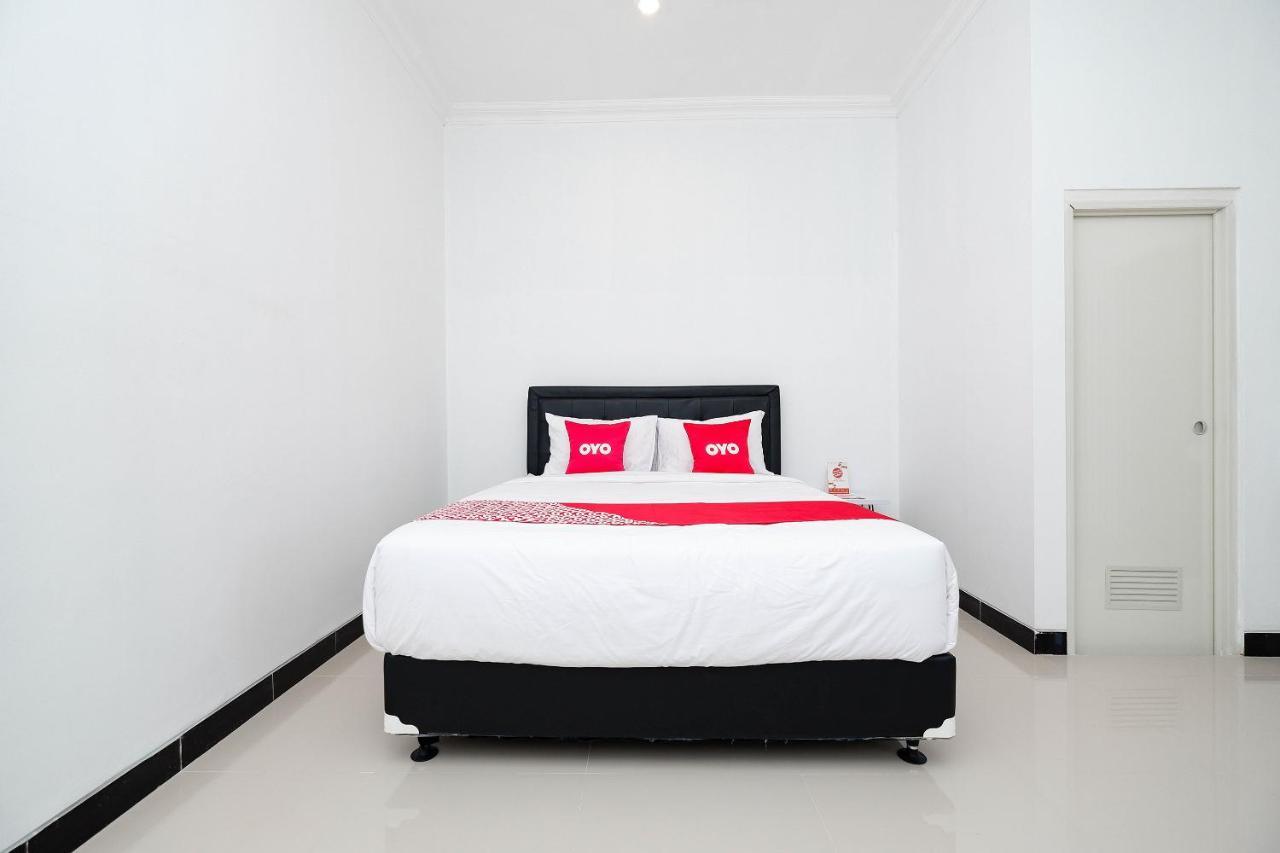 Oyo 1611 Four D'Home Surakarta  Bagian luar foto