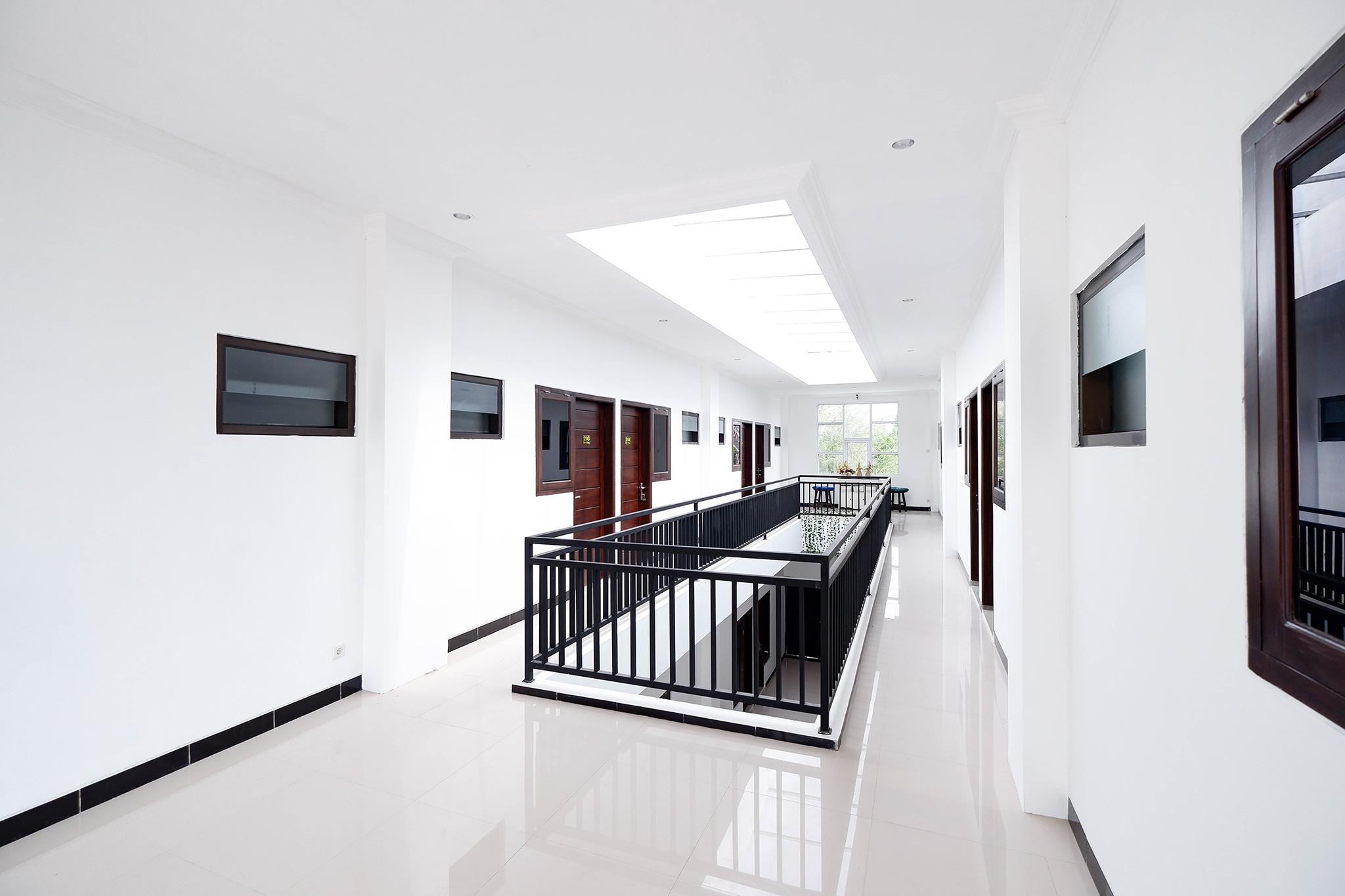 Oyo 1611 Four D'Home Surakarta  Bagian luar foto